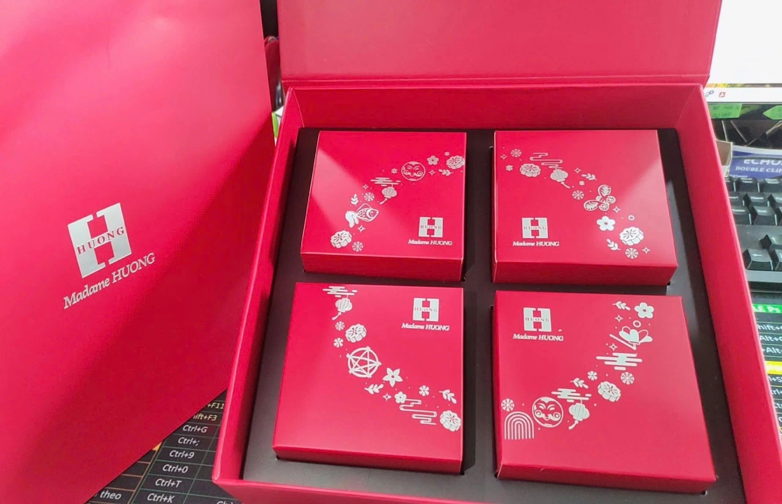 Happy Mid - Autumn Day! Wish that you go well and have a successful and bright future.