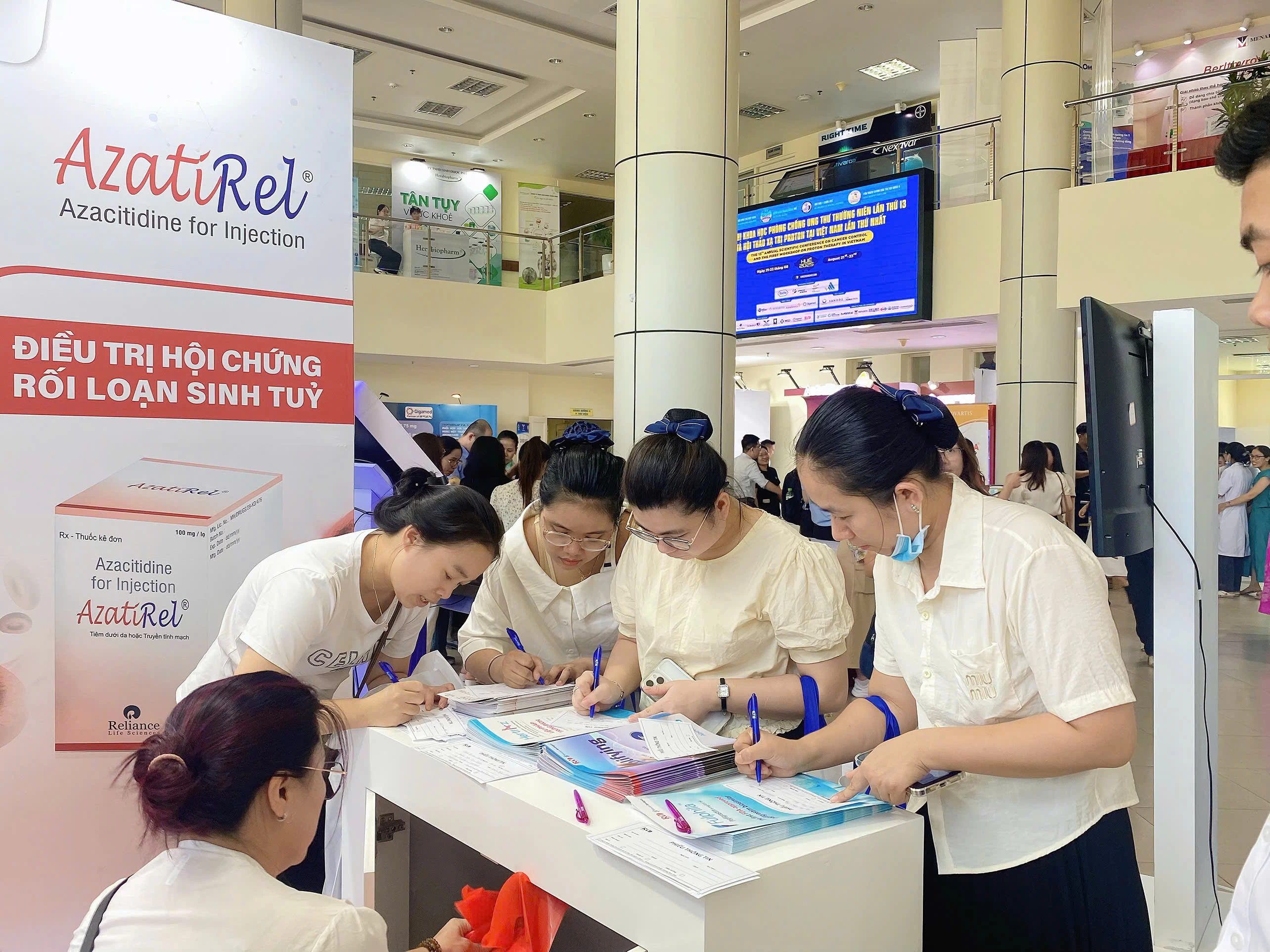 EOC Việt Nam tham dự Hội Nghị Tập Huấn Điều Trị Ung Thư Đa Chuyên Khoa 2025 tại Bệnh Viện Trung Ương Huế